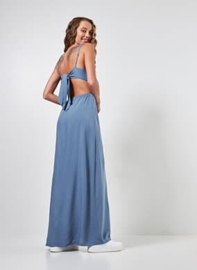 Vestido longo azul com decote na frente